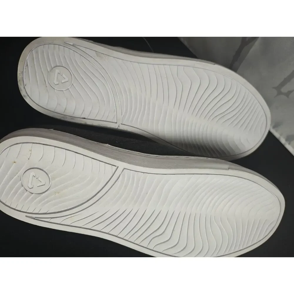 NWT Cuater Men's 9 Phenom Slip On Black / Gray 4MU190- Travis Mathew Blemishes
